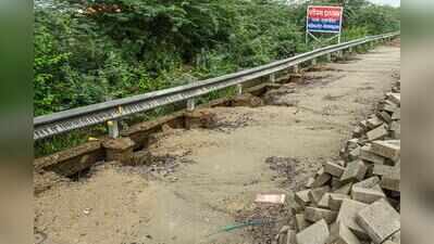 Rain washes away Yamuna Expressway shoulder near Dankaur