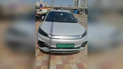 3-year-old girl out with mother to fetch water run over by car in Gurgaon