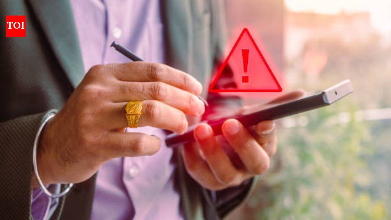 Florida man dodged $300,000 scam after wife tracked him on Find My iPhone and police officer stopped the wire