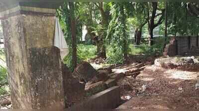 Collapsed wall leaves govt school vulnerable to theft