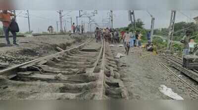 Track subsidence near Farakka halts north Bengal-bound trains for hours