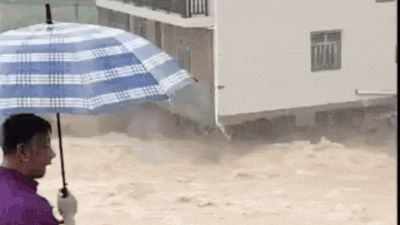 Watch: Flash floods in China destroys 3-storey building in an instant; 2500 stranded inside school