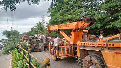 15,000 litres of milk spill, another 15,000 litres spoil after tanker overturns in Bengaluru