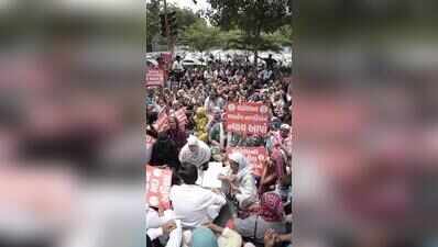18 months on, Chandola Lake evictees protest delay in housing allotment