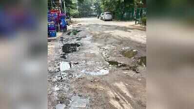 Sewage spills onto streets in Greater Noida’s Beta 1 and Omicron 1