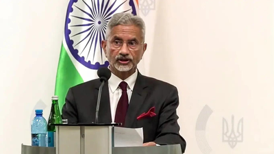 Peace hinges on diplomacy, not oil trade: EAM in Ukraine
