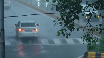 Heavy rain lashes parts of Delhi-NCR; IMD issues red alert, flights ops hit