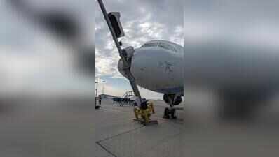 IndiGo aircraft hits parking stand pole at Srinagar airport; no flyers inside
