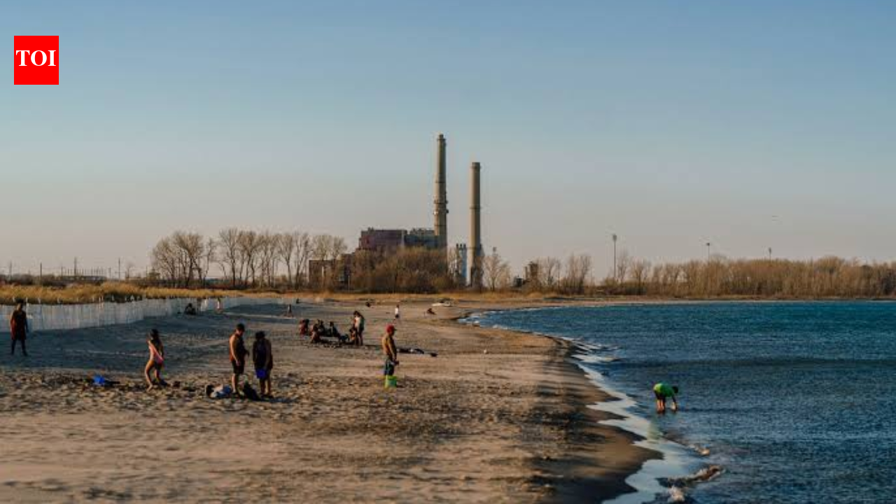 In 1972, Illinois used 246,000 cubic yards of coal fly ash beneath 7,500 feet of expressway