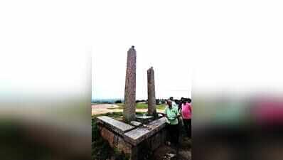 Nandi pillars, sati stones reveal medieval memorial tradition at Keesaragutta