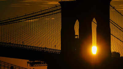  Man fatally shot on Brooklyn Bridge after ignoring orders to drop weapon