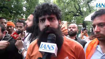 'When were casteist slurs used?' Swatantra supporters protest at police station