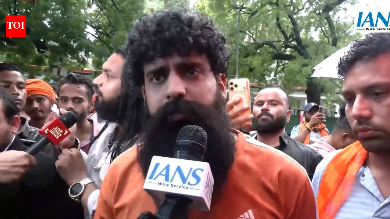 'When were casteist slurs used?' Swatantra supporters protest at police station