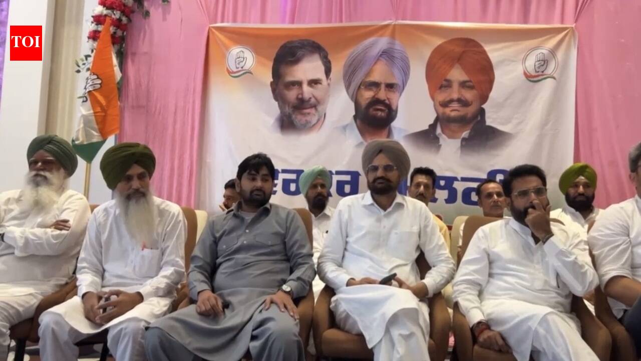 Punjab Congress functionaries missing from ‘milni' held by Moosewala's dad