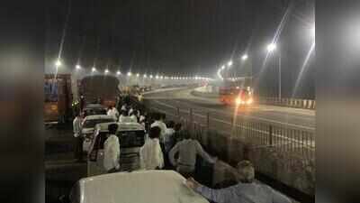 Massive traffic jam brings Mumbai–Pune expressway to a standstill