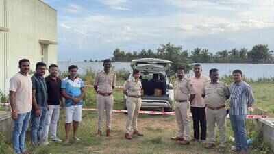 600 gelatin sticks, 100 detonators seized from car in Bengaluru; 1 held