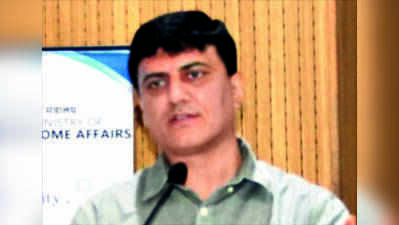 Two teachers from Gujarat receive national awards