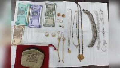 Woman steals ₹25L jewellery from neighbour’s house, held