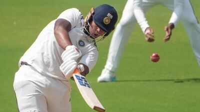 4, 6, 4! Vaibhav Sooryavanshi takes on Mohammed Siraj, lights up Chepauk in Duleep Trophy final - Watch