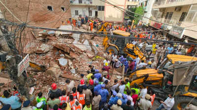 ‘We’re getting calls from trapped’: Students feared buried as Delhi's Satya Niketan building collapses