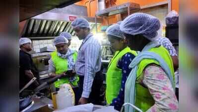 KMC Food Inspectors Knock on Mall Eatery Doors, Discards Meat in a Central Kolkata restaurant