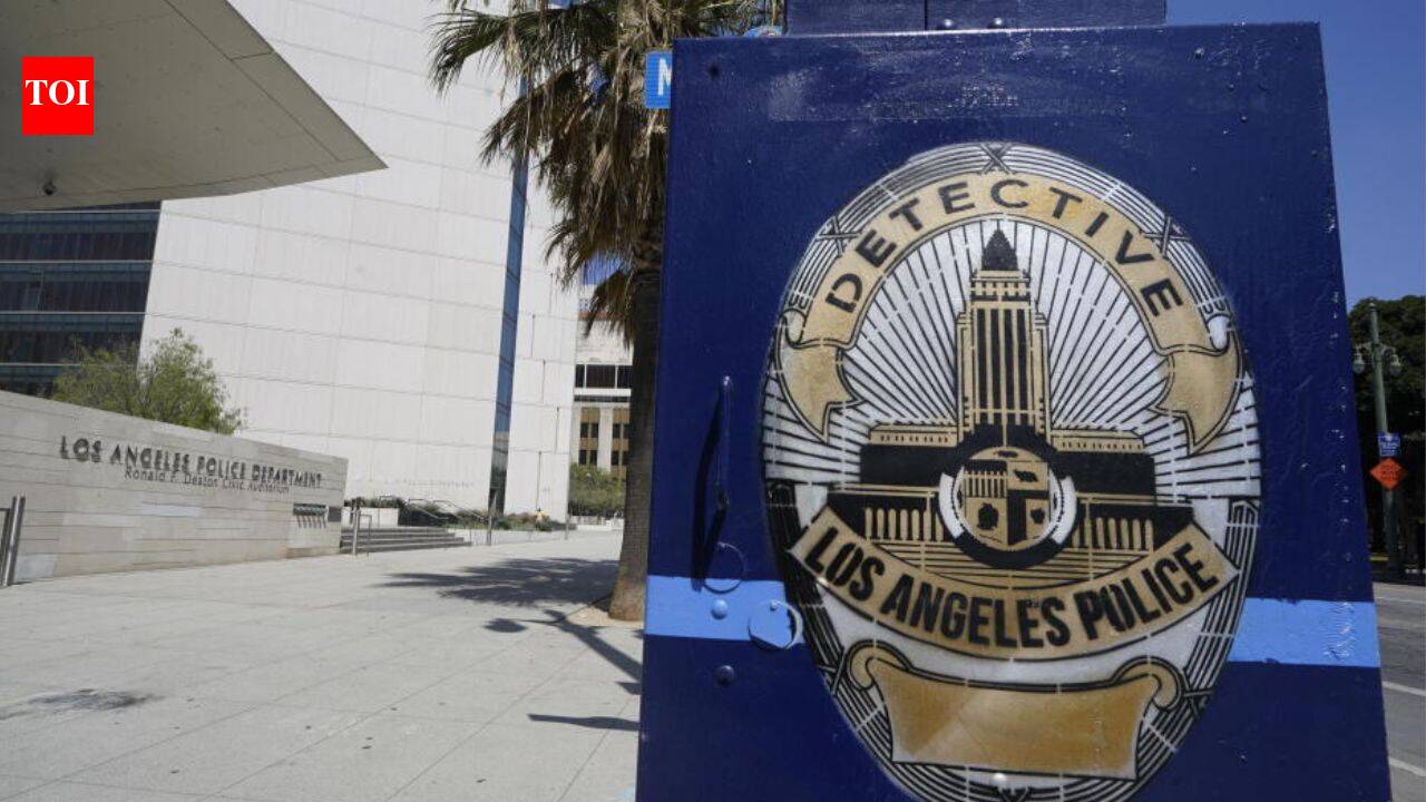 Married couple, young son found dead with gunshot wounds after Los Angeles house fire