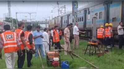 2 coaches of Mahananda Exp derail near Ara, none injured
