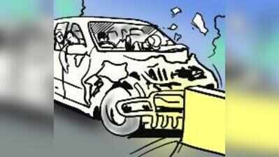 Driver loses four teeth in road crash