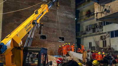 Day after Satya Niketan building collapse, MCD vacates, orders razing of adjoining 'dangerous' structure
