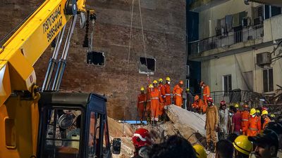 After Satya Niketan building collapse, traffic police issues advisory urges commuters to avoid key routes