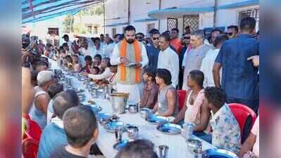 CM reviews flood relief arrangements, camp facilities in Vaishali, Saran