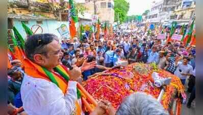 Chief minister leads Alwar roadshow ahead of local civic polls