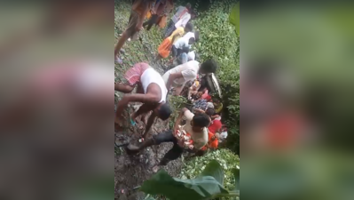 Car overturns in Samastipur, crowd loots liquor