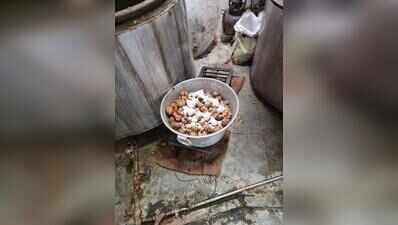 Date-tamarind chutney, squash and fruit syrup seized, unit sealed