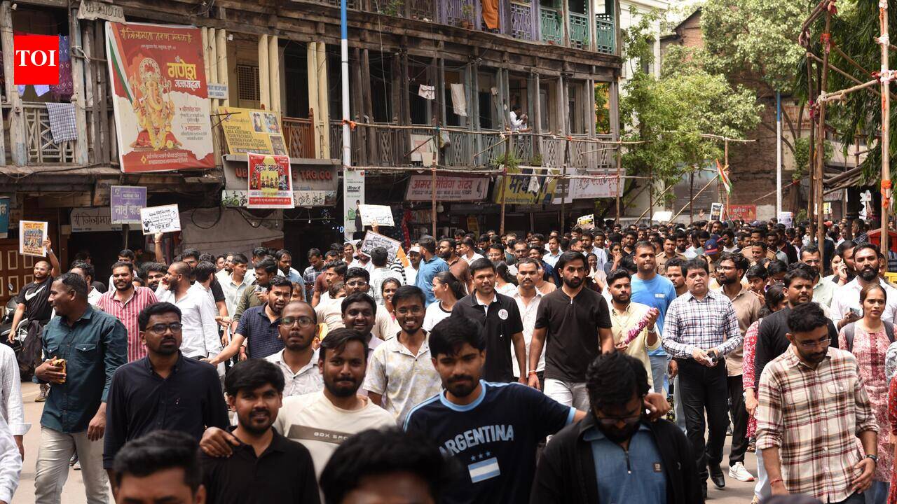 Angry MPSC aspirants warn of Jantar Mantar-like stir if govt fails to act in 3 days