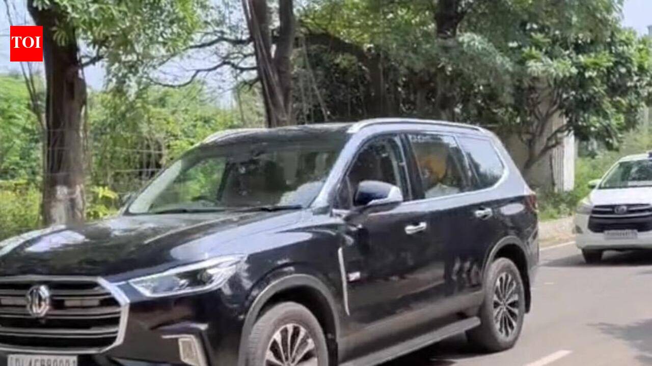 Mann, Kejriwal visit Bhondsi jail, meet minister held for GST fraud