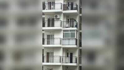 Balconies to bedrooms, monkeys hold Noida society hostage