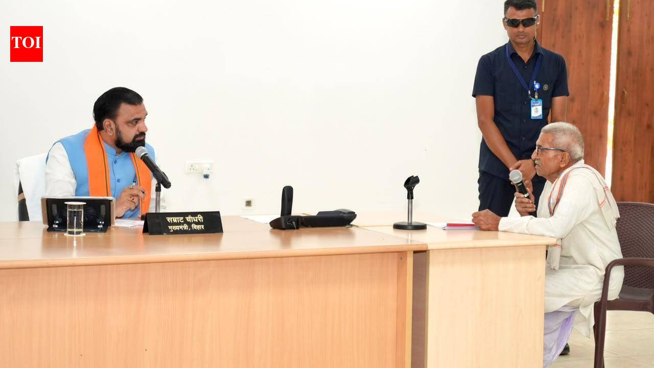 CM to officials: Resolve every citizen's grievance
