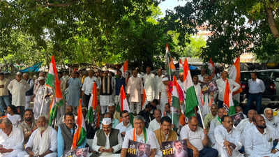 Expelled Bihar Congress functionaries protest outside party office, seek meeting with Rahul