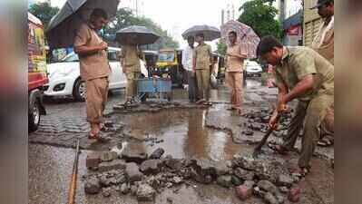 Maharashtra contractors stage protests over Rs86,000 crore unpaid dues