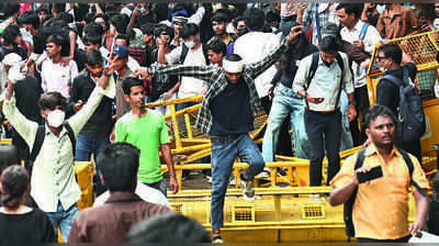 Notice served to Noida law student for attending CJP protest, then revoked
