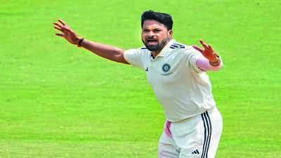 Duleep Trophy final: Mukesh Kumar, Mohammed Shami help East take control