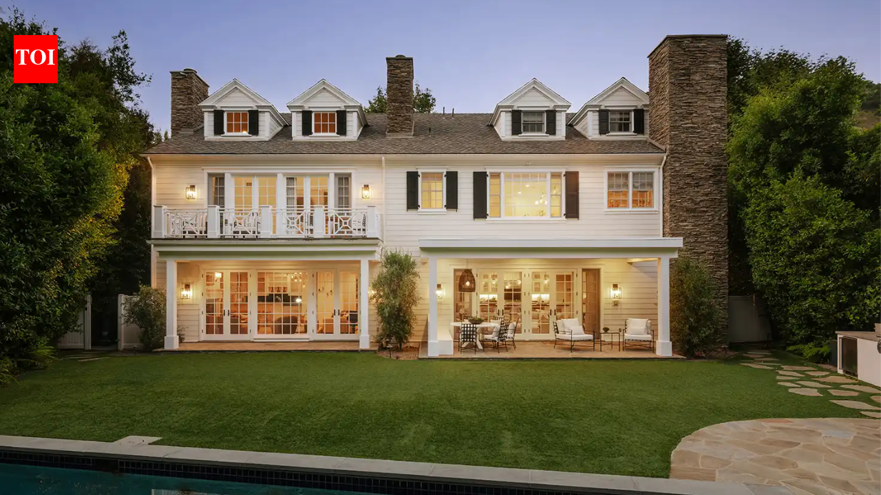 Couple Cut LA Home Price: Sarah Michelle Gellar and Freddie Prinze Jr. trim ask; $9.95m tag after $550k cut