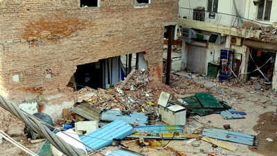 MCD begins demolition of building next to collapsed Satya Niketan PG that killed 7
