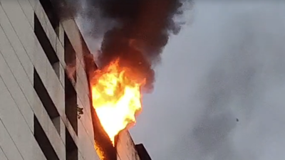 Massive fire breaks out in textile market in Surat