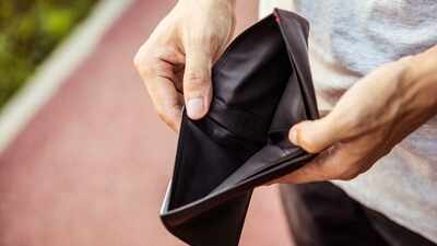 Earning ₹1.2 lakh a month, but just ₹5-8K remains: 28-year-old asks if lifestyle inflation is to blame