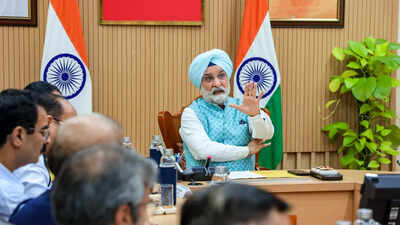 Delhi LG asks DDA to identify land for PGs, boost hostel facilities after Satya Niketan building collapse