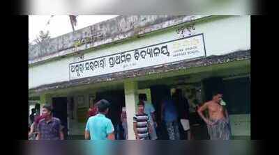 Drunk headmaster suspended after locking students inside school