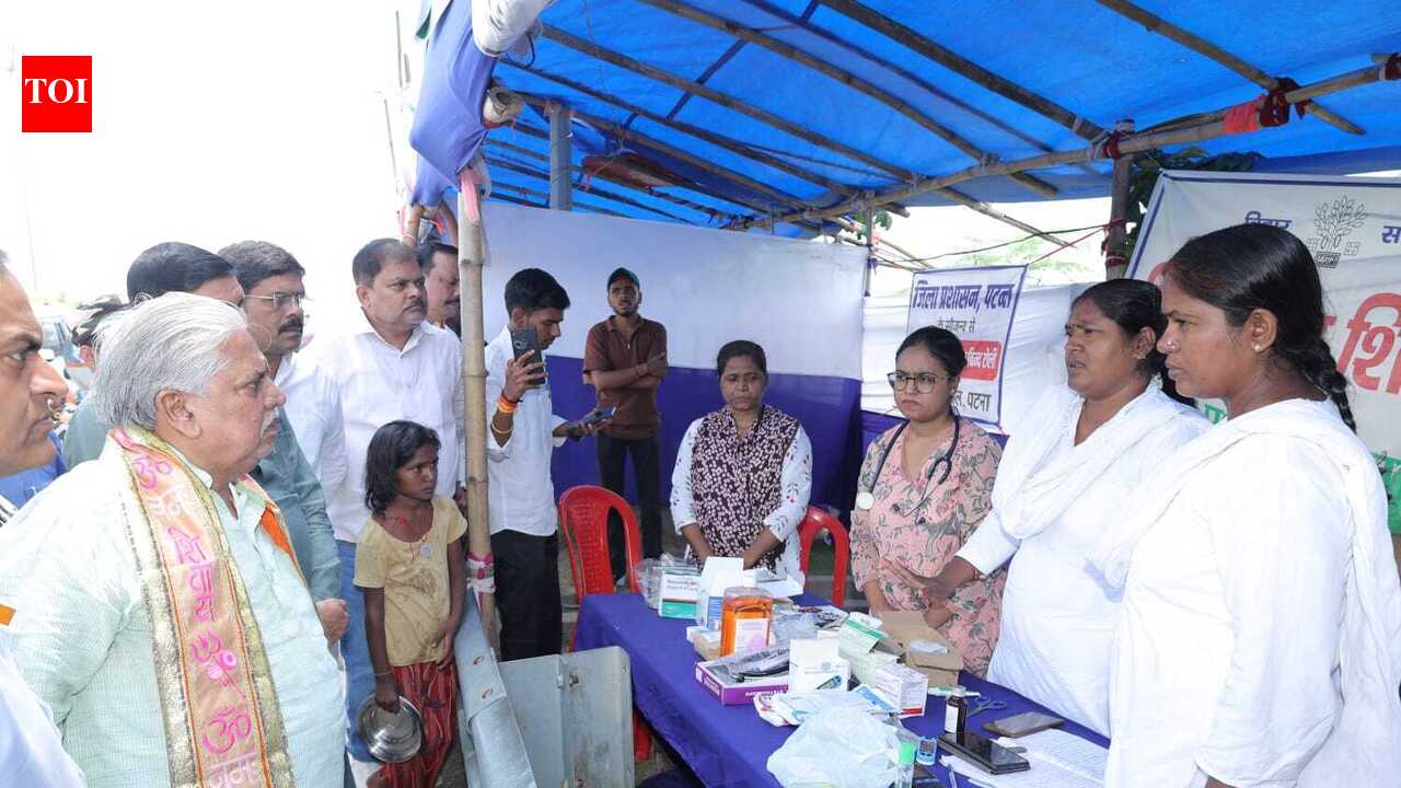Assembly speaker inspects relief camps in Patna