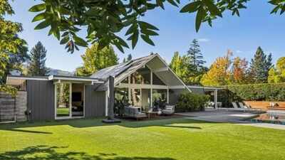 ​In 2015, a California couple bought a distressed 1971 Eichler home at auction; 11 years later, their fully restored house, one of just 15 Eichlers in the area, is asking $2.75M